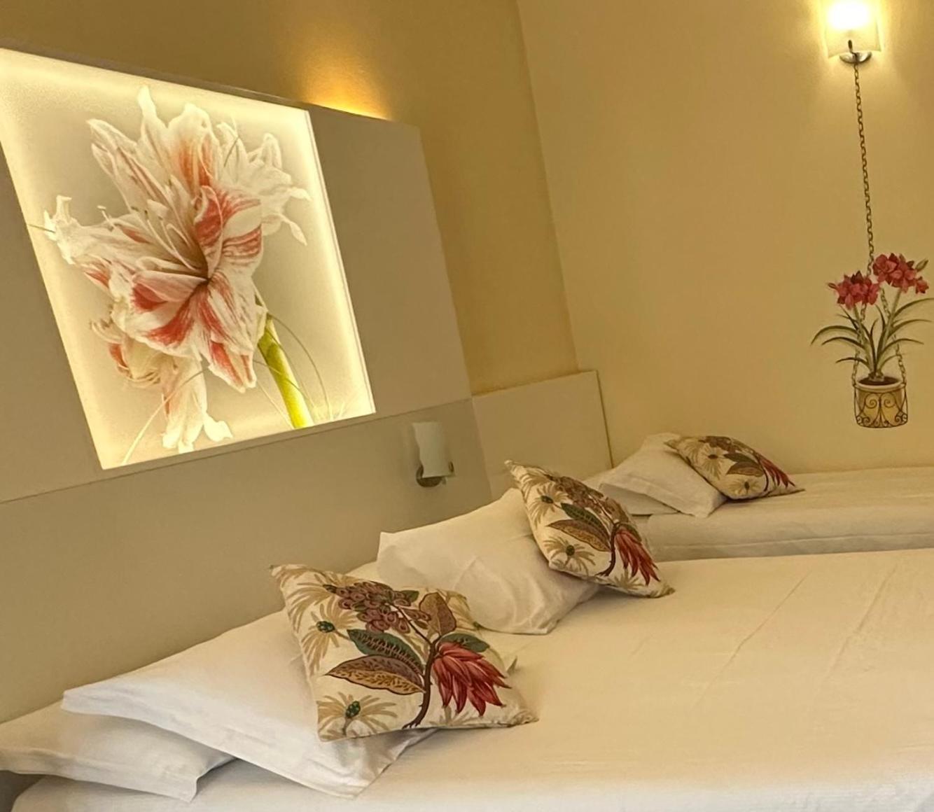 Dependance Pesce D'Oro Hotel Verbania Exterior photo
