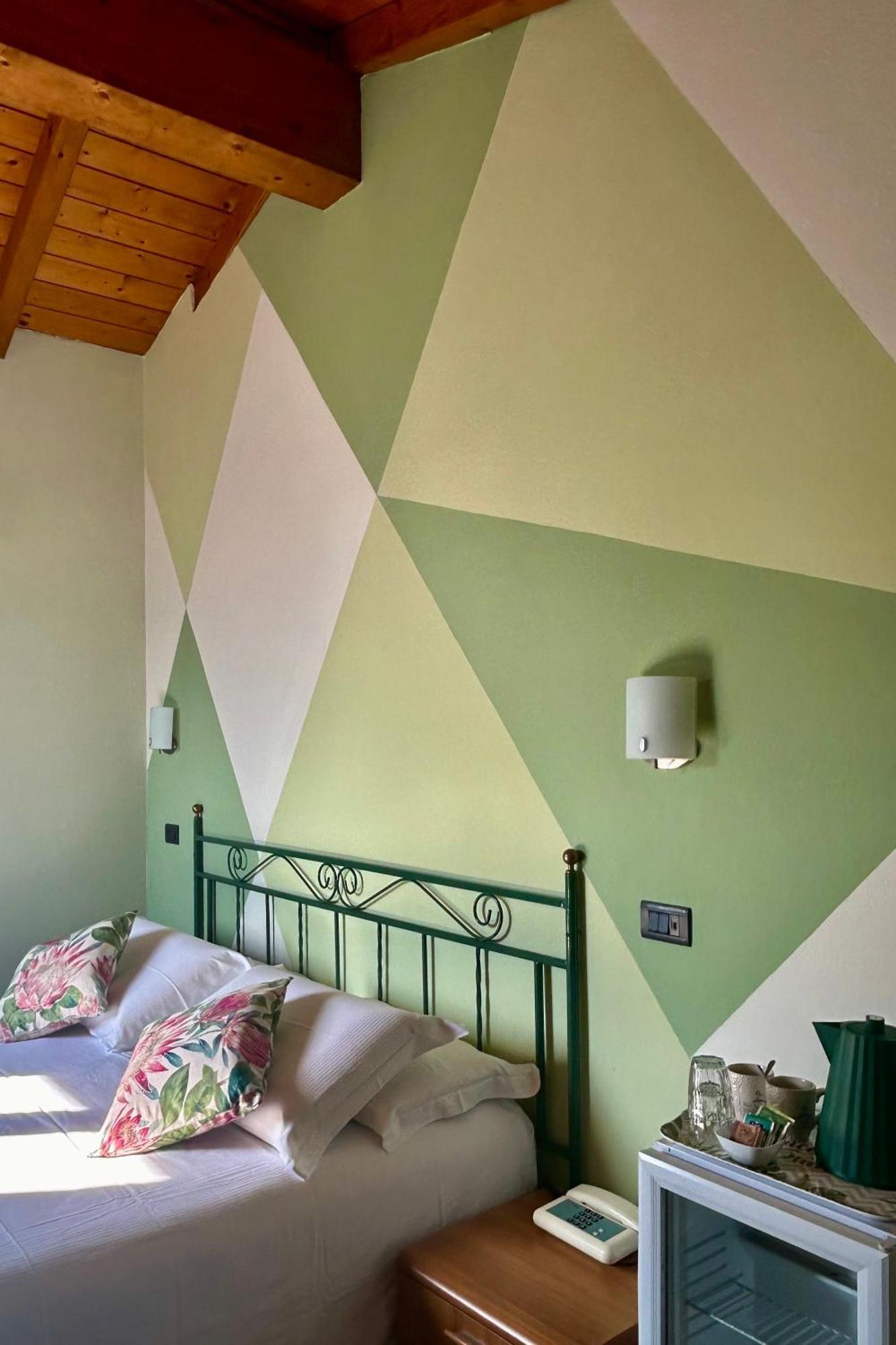 Dependance Pesce D'Oro Hotel Verbania Exterior photo