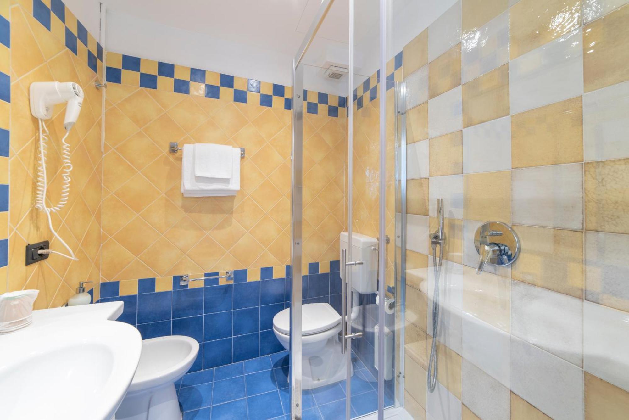 Dependance Pesce D'Oro Hotel Verbania Exterior photo