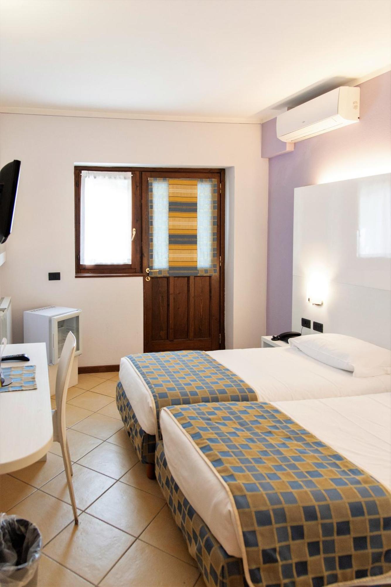 Dependance Pesce D'Oro Hotel Verbania Exterior photo